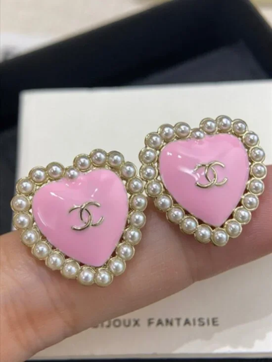✨ Chanel Heart Stud Earrings ✨ - Picture 3 of 6